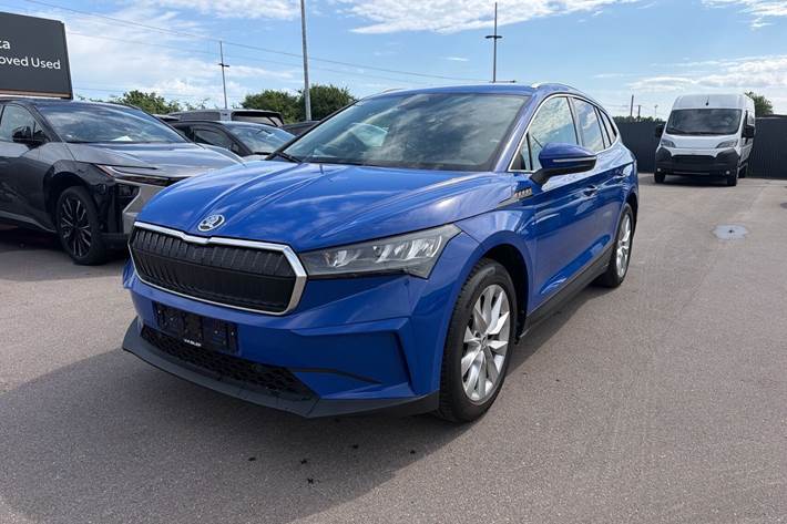 Blå Skoda Enyaq fra 2021
