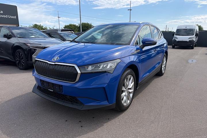 Blå Skoda Enyaq fra 2021 set udefra