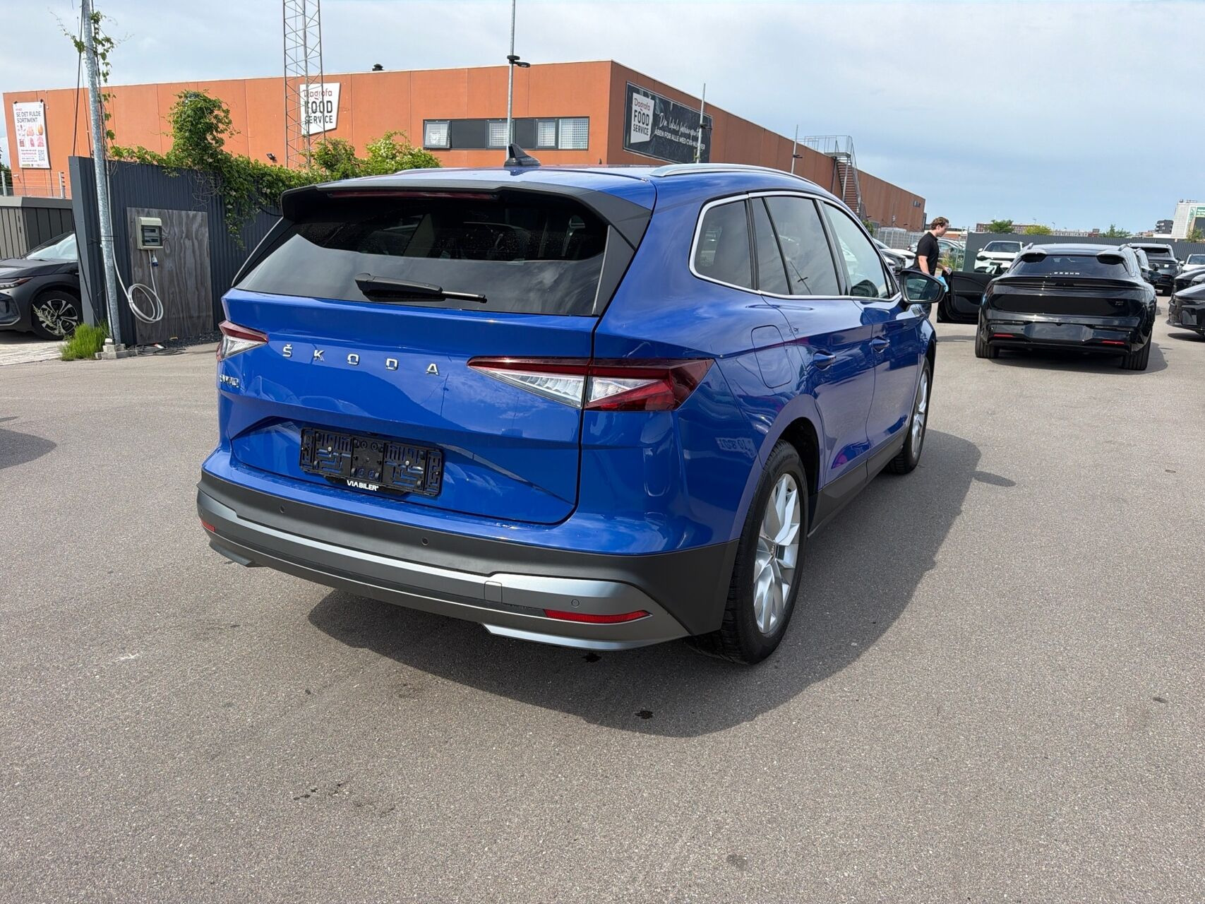 Blå Skoda Enyaq fra 2021