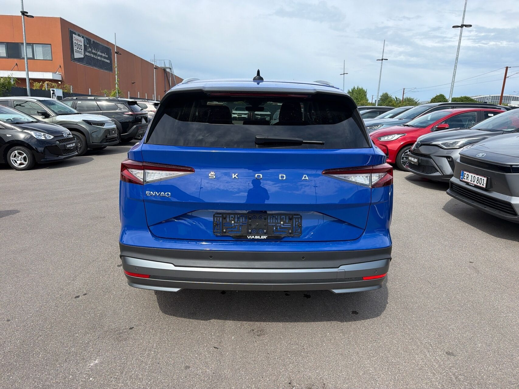Blå Skoda Enyaq fra 2021