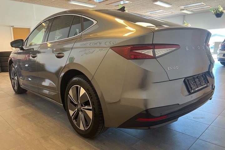 Grå Skoda Enyaq fra 2025