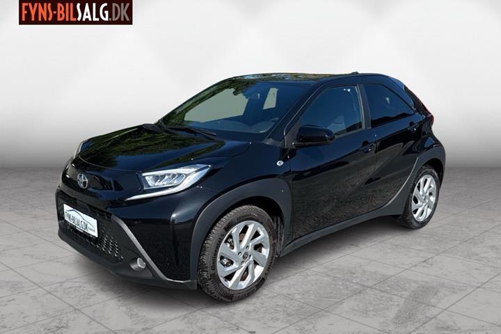 Sort Toyota Aygo X fra 2025 set udefra