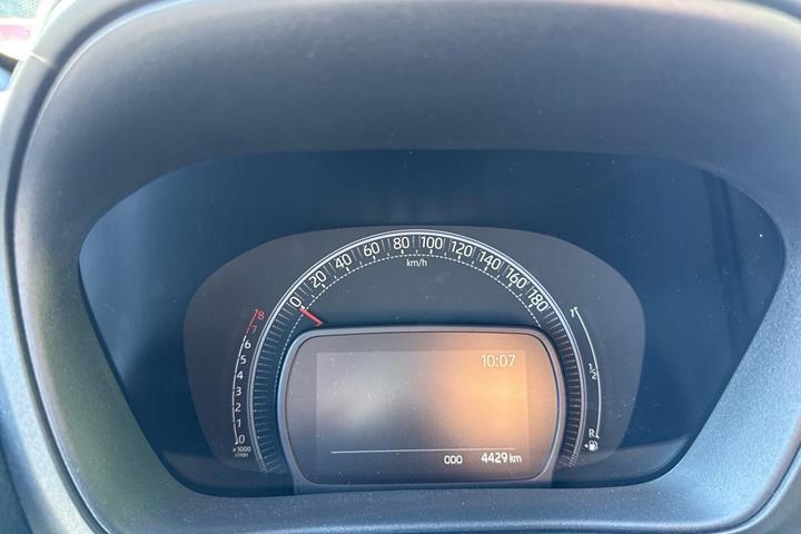 Sort Toyota Aygo X fra 2025