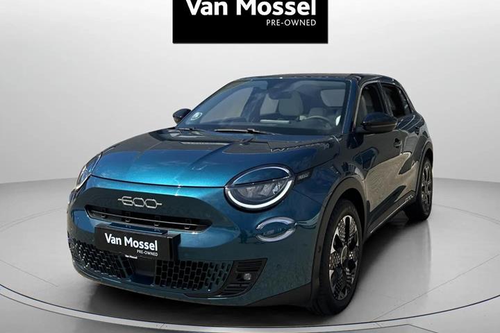 Sort Fiat 600e fra 2025 set udefra