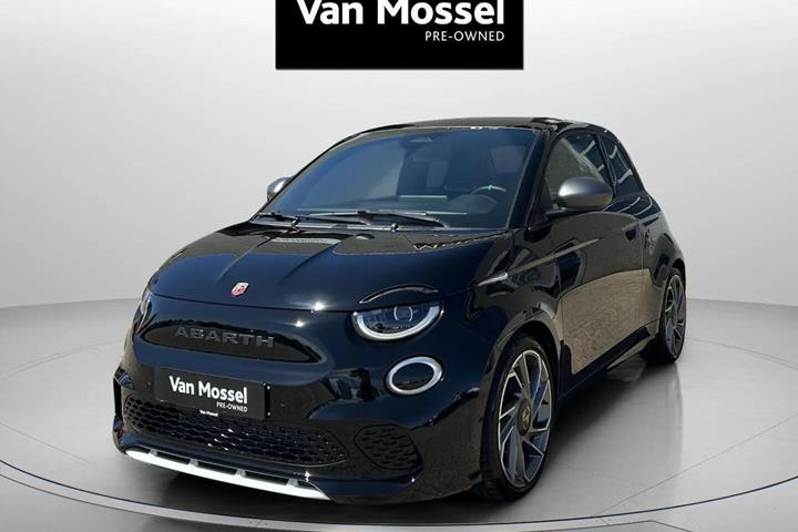 Sort Abarth 500e fra 2024