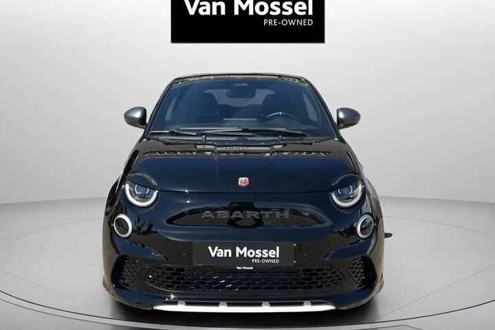 Sort Abarth 500e fra 2024