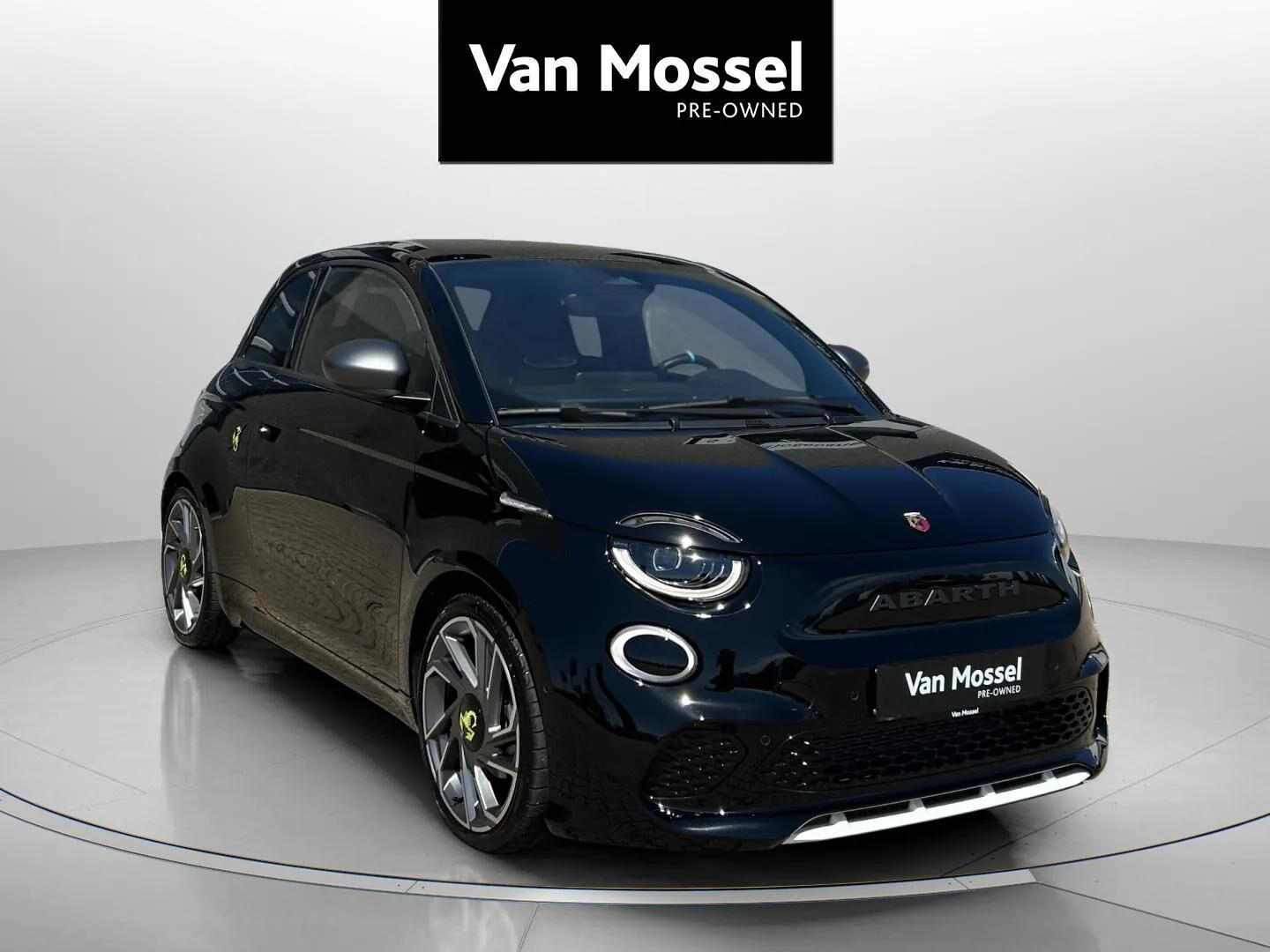 Sort Abarth 500e fra 2024