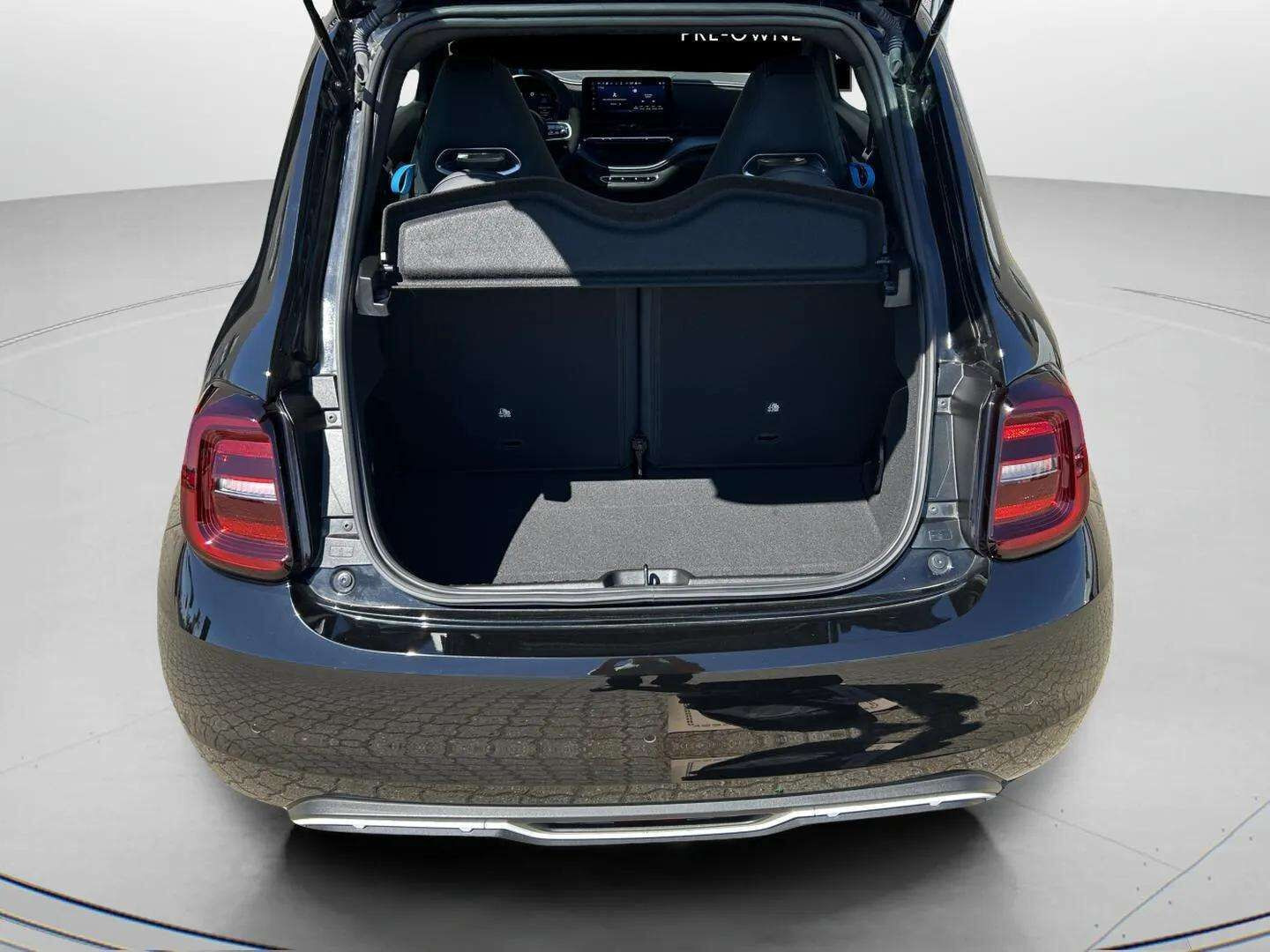 Sort Abarth 500e fra 2024
