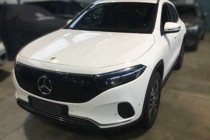 Hvid Mercedes EQA250+ fra 2024