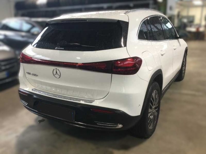 Hvid Mercedes EQA250+ fra 2024