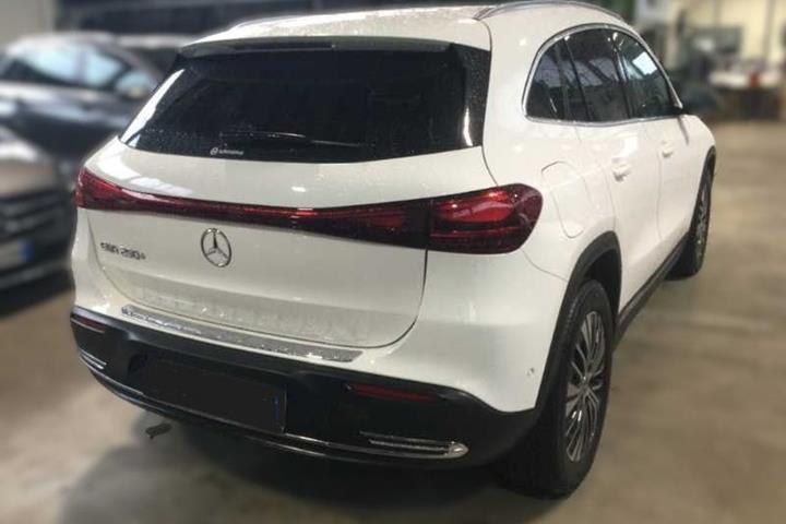 Hvid Mercedes EQA250+ fra 2024