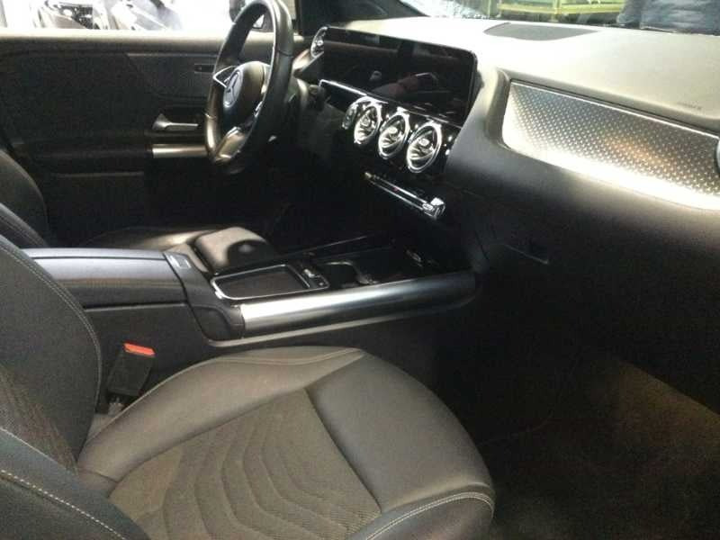 Hvid Mercedes EQA250+ fra 2024