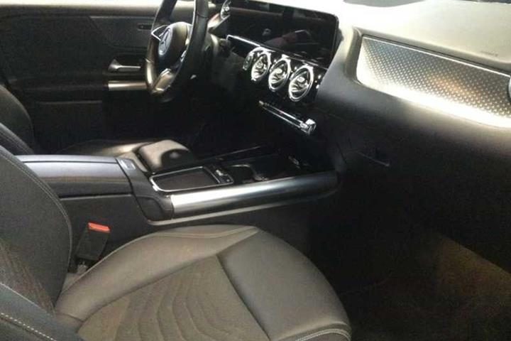 Hvid Mercedes EQA250+ fra 2024