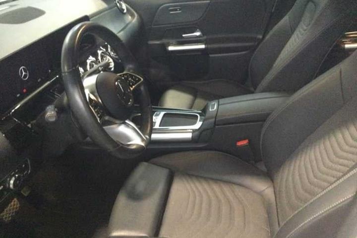 Hvid Mercedes EQA250+ fra 2024