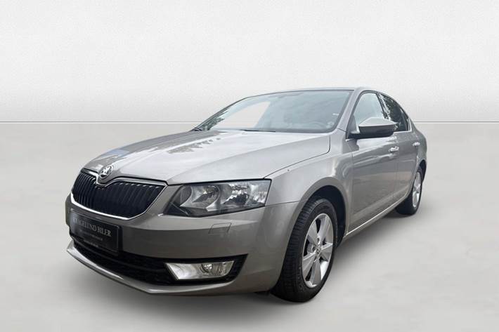 Beige Skoda Octavia fra 2016