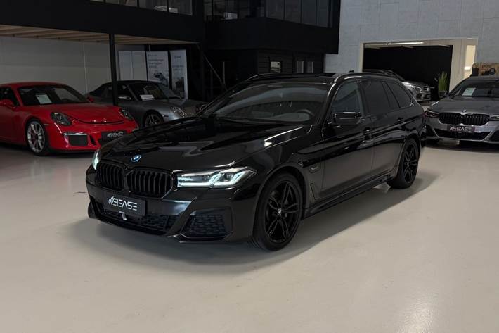 Sort BMW 530e fra 2022