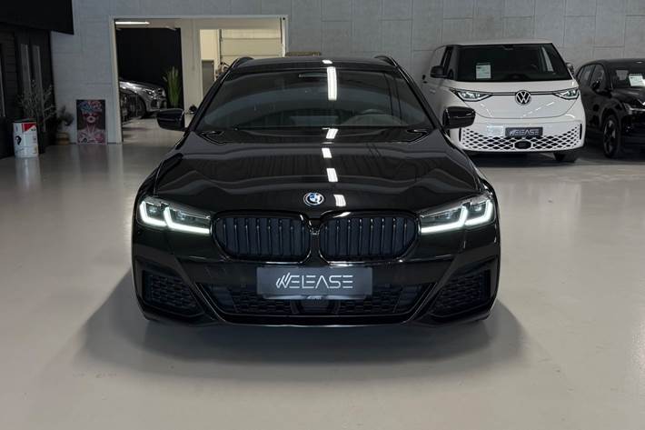 Sort BMW 530e fra 2022