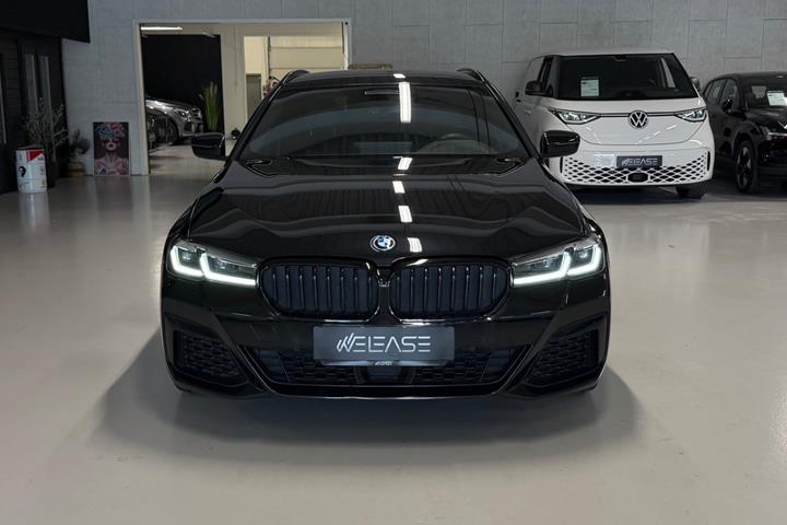 Sort BMW 530e fra 2022