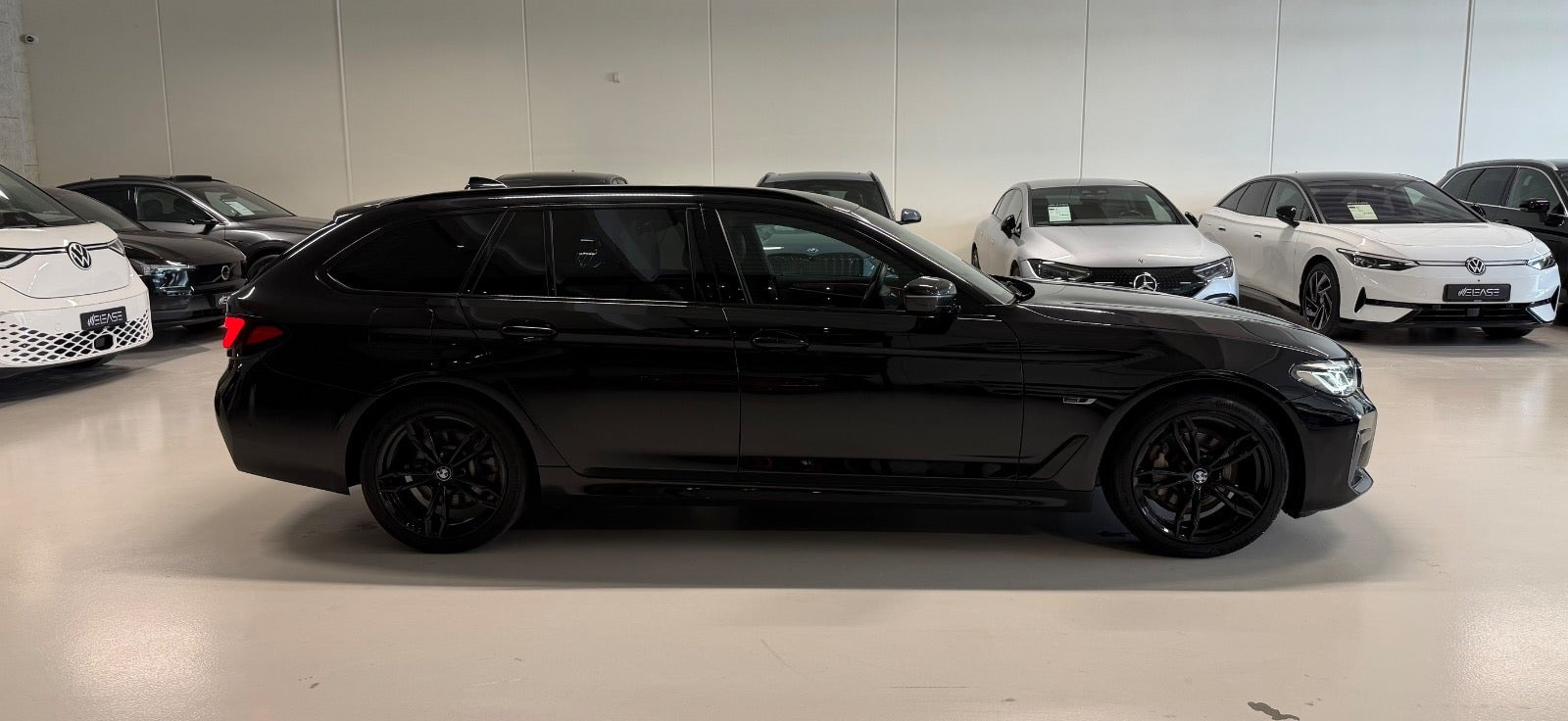 Sort BMW 530e fra 2022