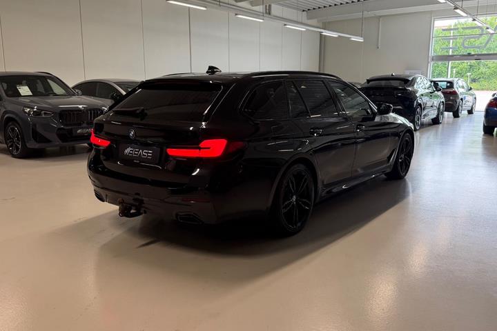 Sort BMW 530e fra 2022