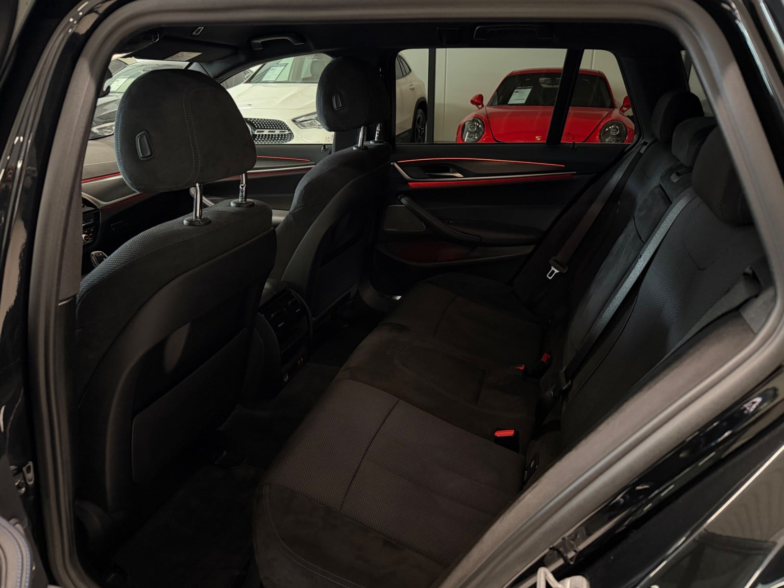 Sort BMW 530e fra 2022