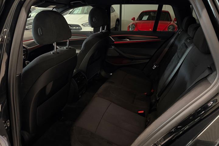 Sort BMW 530e fra 2022
