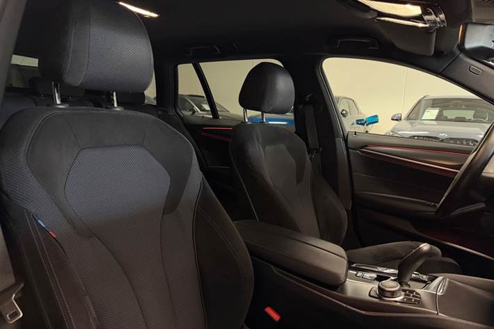 Sort BMW 530e fra 2022