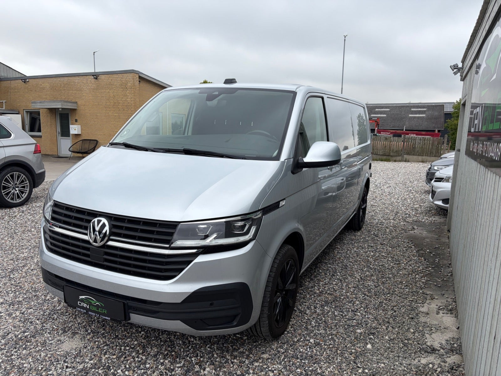 Sølv VW Transporter fra 2021