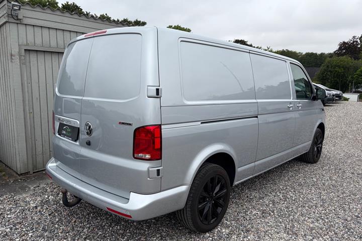 Sølv VW Transporter fra 2021