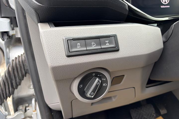 Sølv VW Transporter fra 2021