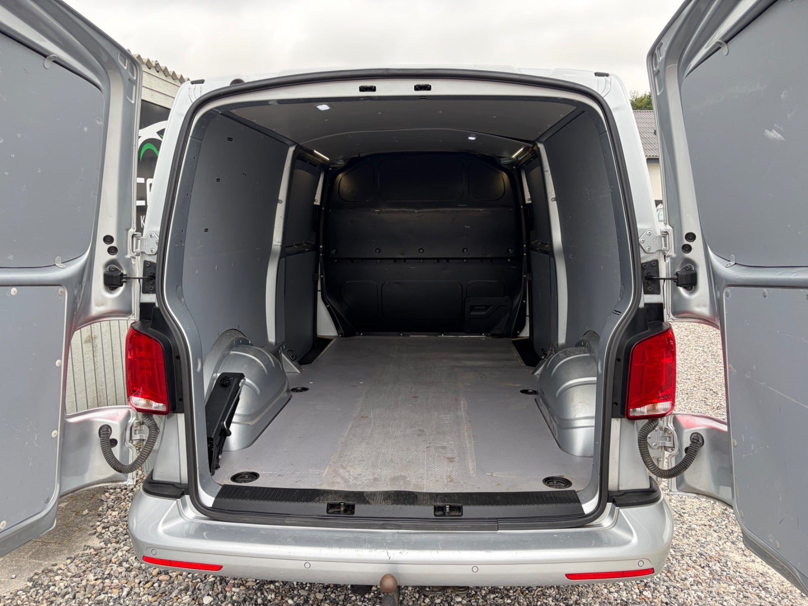 Sølv VW Transporter fra 2021