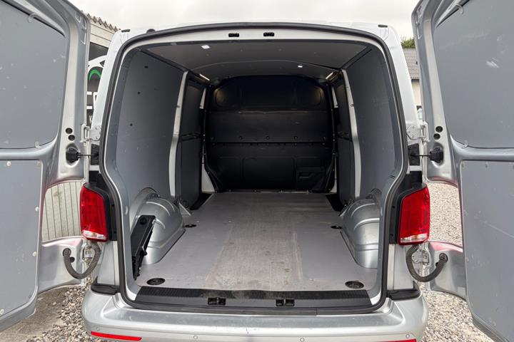 Sølv VW Transporter fra 2021