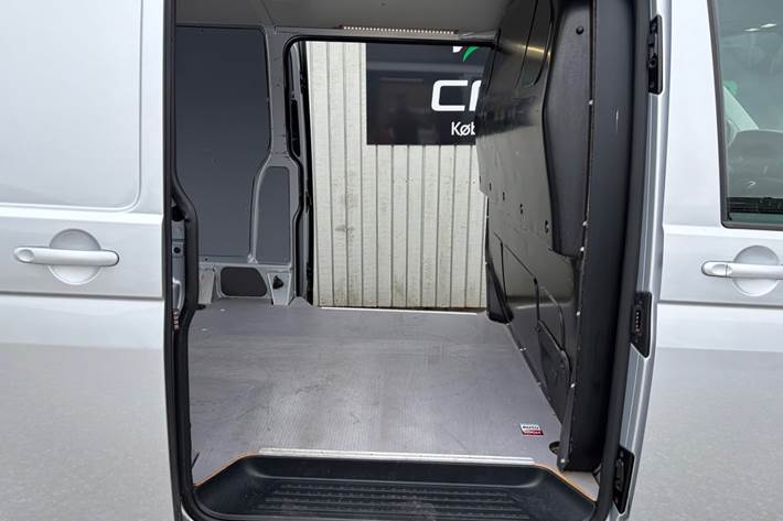 Sølv VW Transporter fra 2021