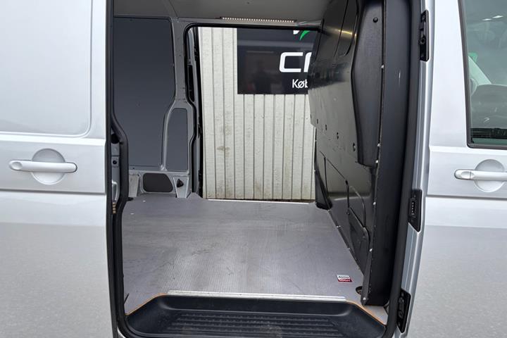 Sølv VW Transporter fra 2021