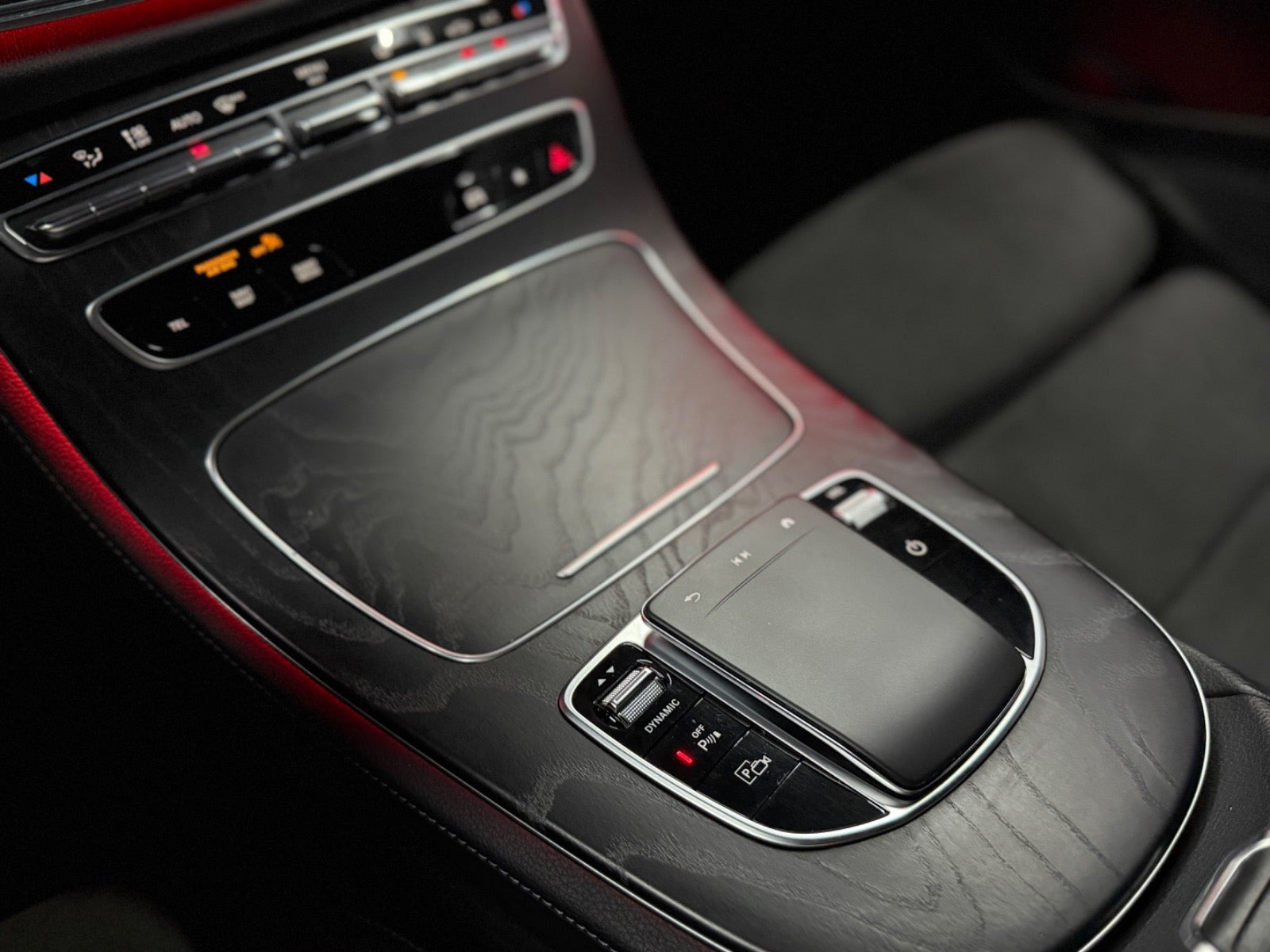 Grå Mercedes E300 de fra 2022