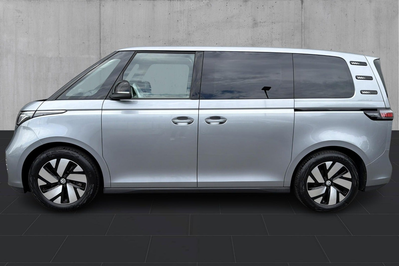 Grå VW ID.Buzz fra 2023