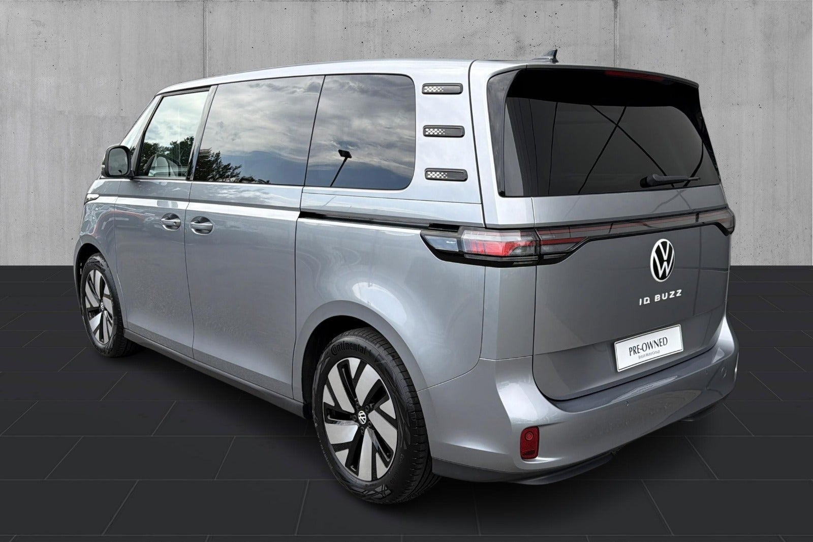 Grå VW ID.Buzz fra 2023
