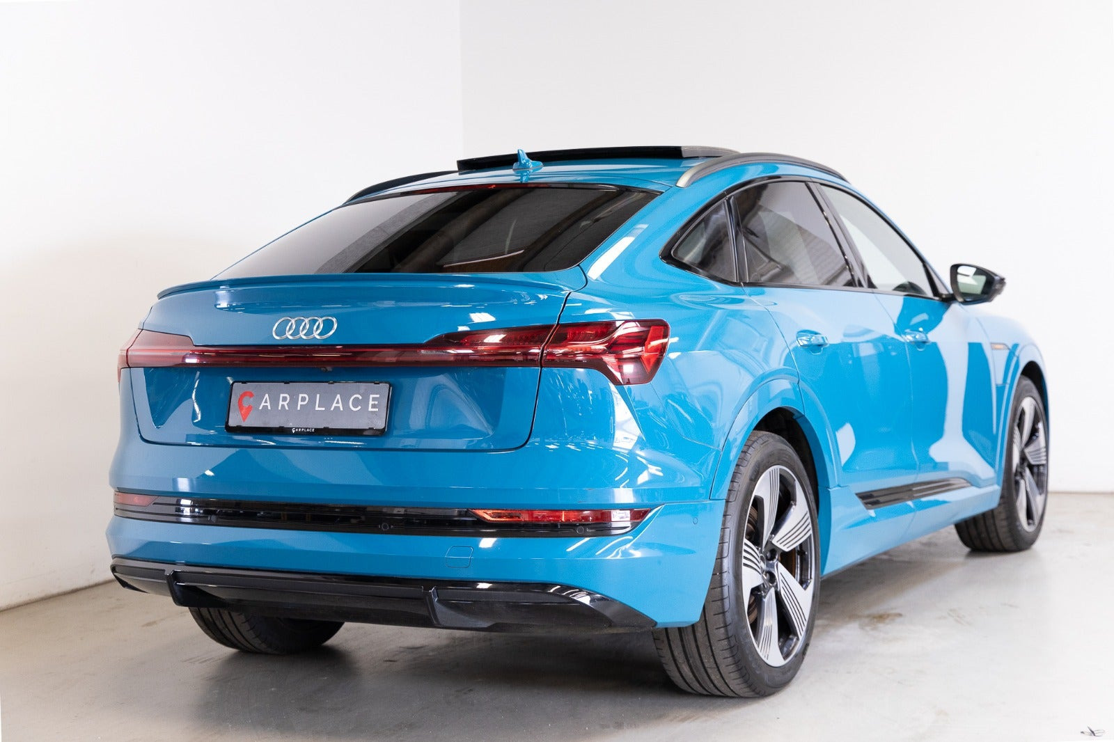 Blå Audi e-tron fra 2021