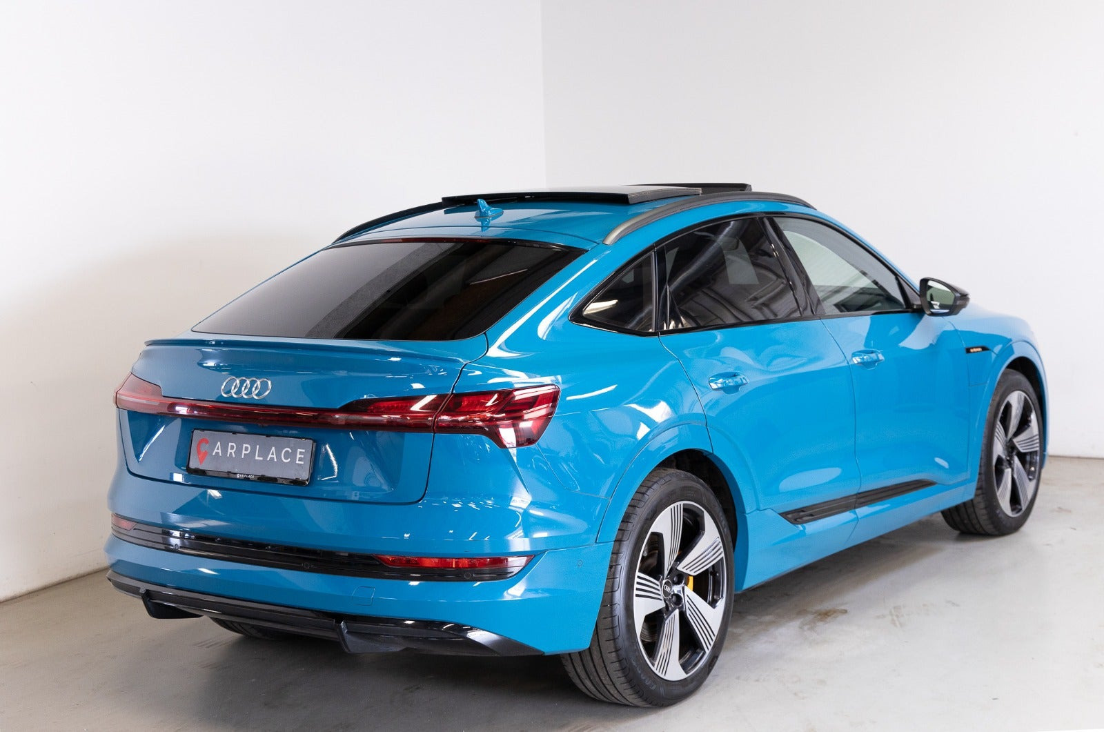Blå Audi e-tron fra 2021