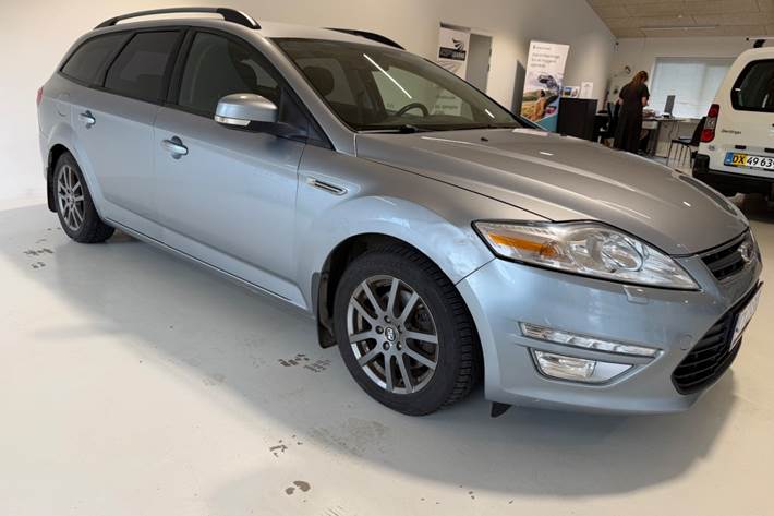 Sølv Ford Mondeo fra 2011