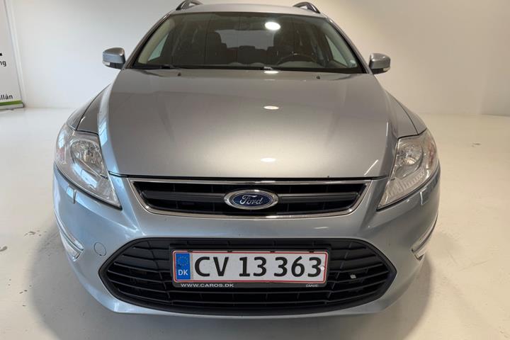 Sølv Ford Mondeo fra 2011
