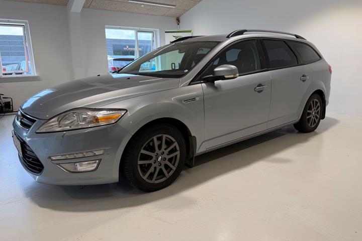 Sølv Ford Mondeo fra 2011