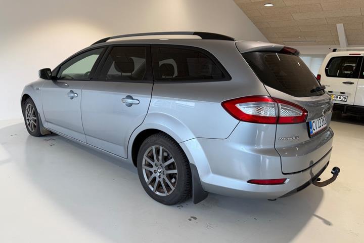Sølv Ford Mondeo fra 2011