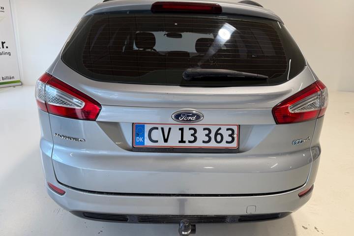 Sølv Ford Mondeo fra 2011