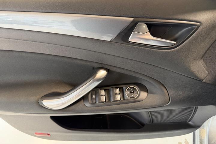 Sølv Ford Mondeo fra 2011