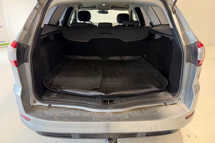 Sølv Ford Mondeo fra 2011