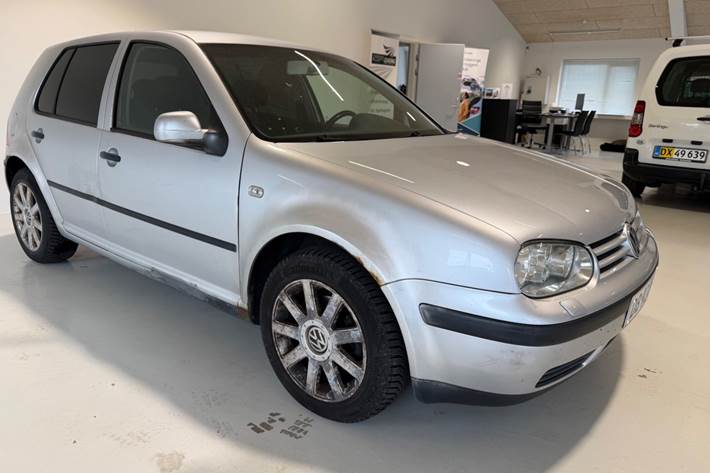Sølv VW Golf IV fra 2002
