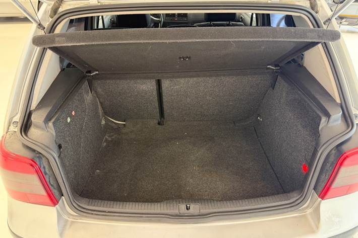 Sølv VW Golf IV fra 2002