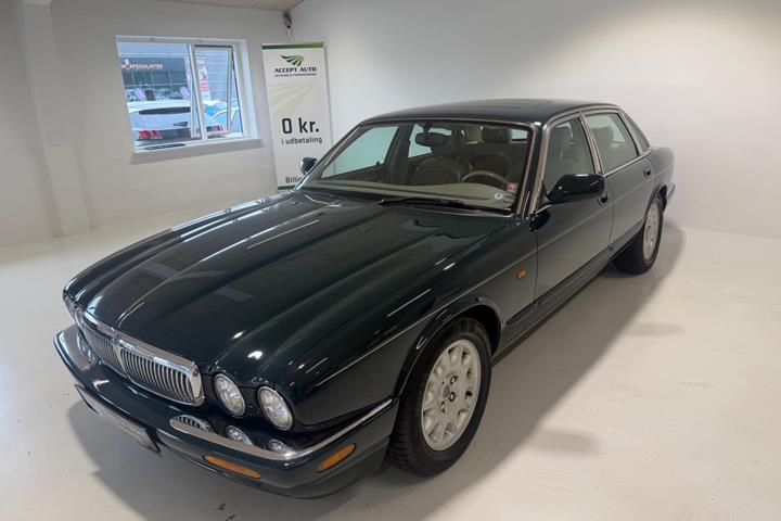Grøn Jaguar XJ8 fra 1998