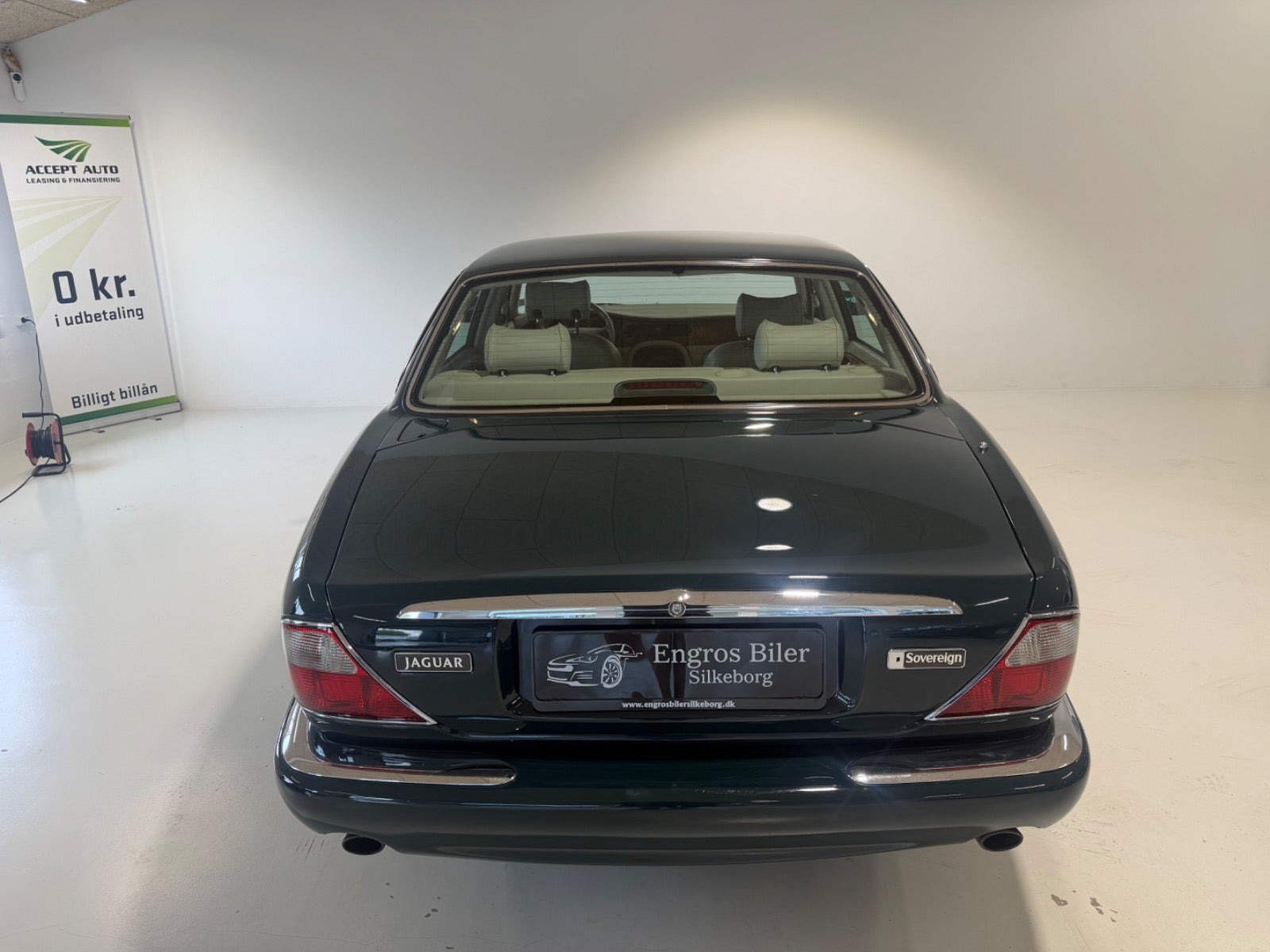Grøn Jaguar XJ8 fra 1998